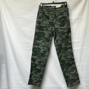 UNIVERSAL thread, camo pants